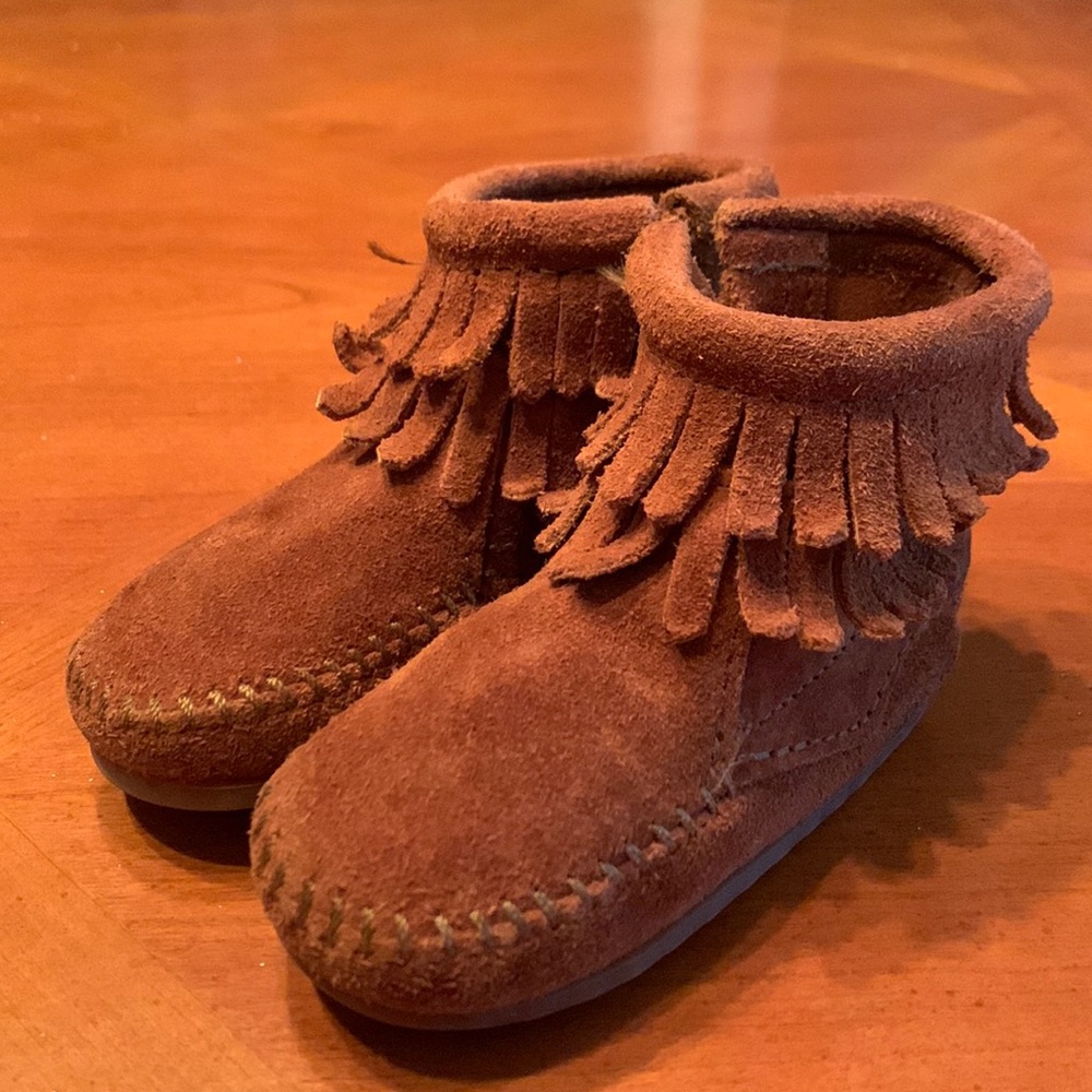 Minnetonka Moccasins Fringe Sz 3 Baby
